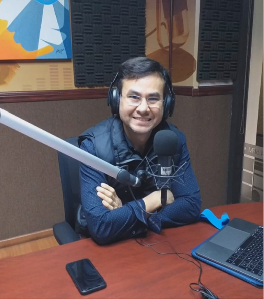 Colaborador en programa de TV. 